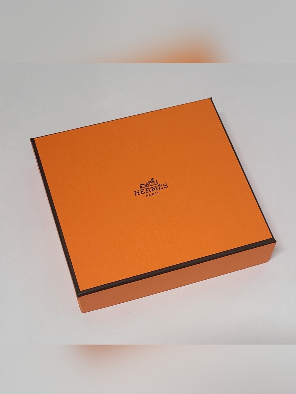 Hermēs Paris Small Square Gift Box - Picture 2 of 12